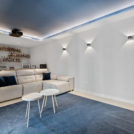 Villa Sandie Front Golf Cinema Sauna Jacuzzi Kids Playground